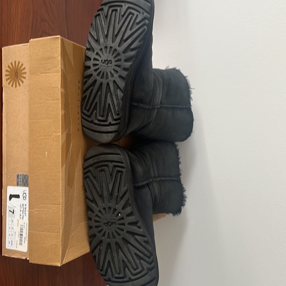 UGG Black Tall Bailey Boots - Picture 5 of 5